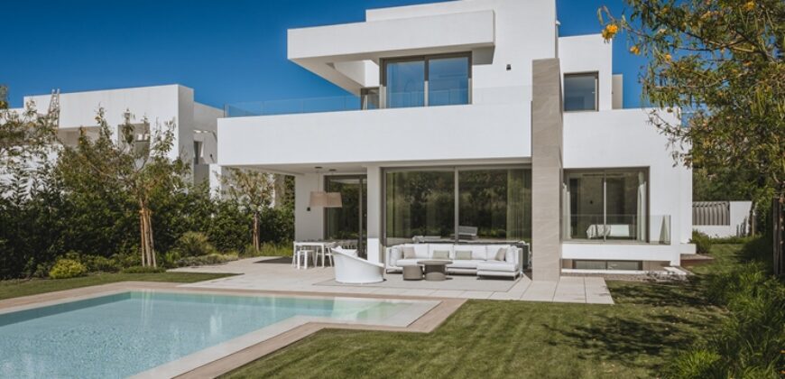 Nine luxurious Villas in El Paraiso