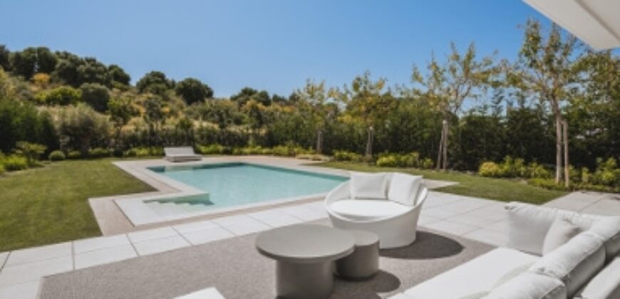 Nine luxurious Villas in El Paraiso