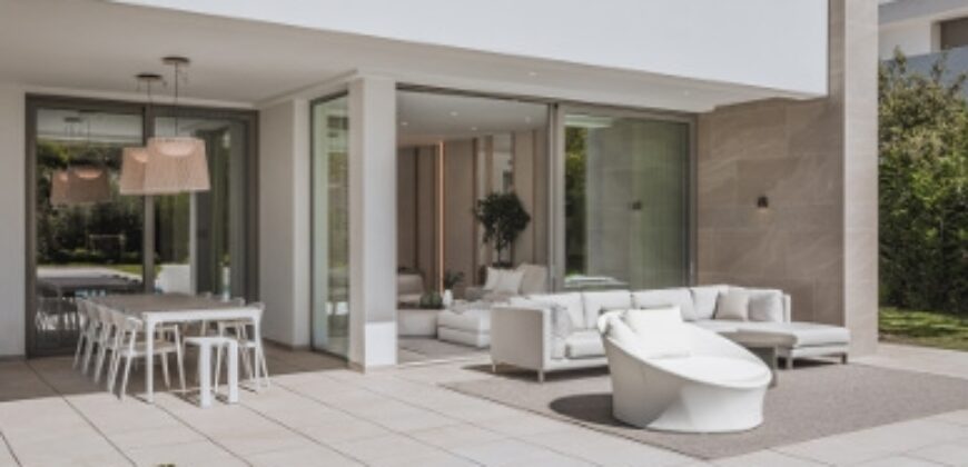 Nine luxurious Villas in El Paraiso