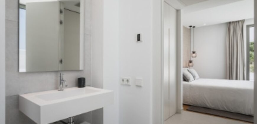 Nine luxurious Villas in El Paraiso