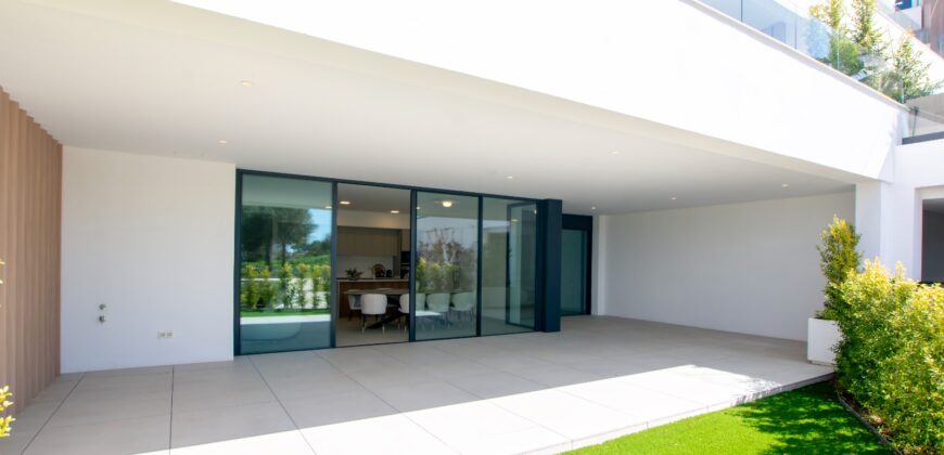 One-of-a-kind apartment in exclusive, 14 flat complex in Cabopino