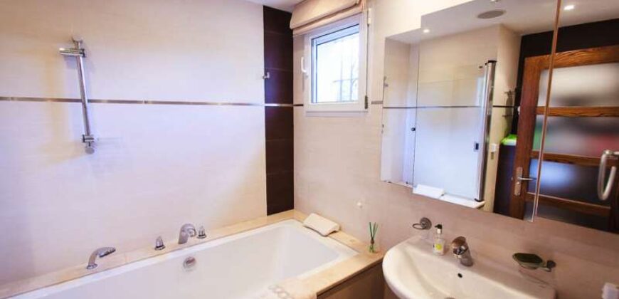 Beautiful ground-floor apartment in Puerto Banús