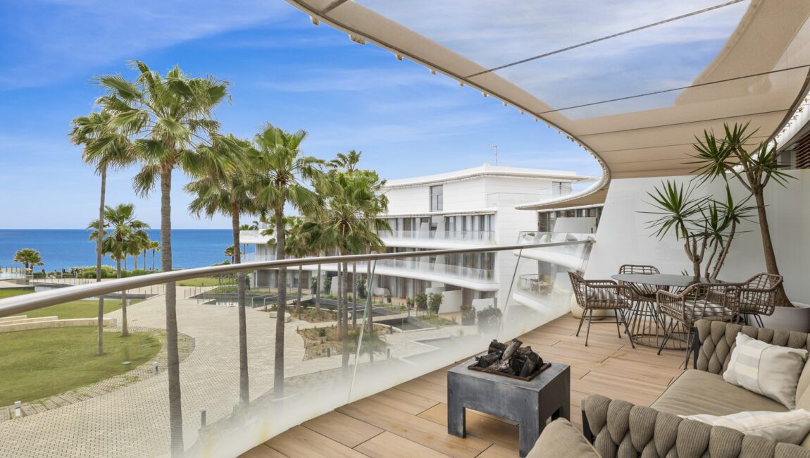 3 -BEDROOM BEACH FRONT APARTMENT ESTEPONA