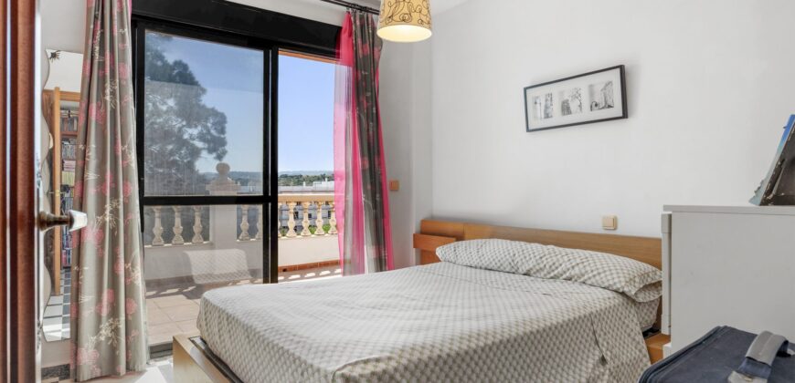 Spacious 6-Bedroom Villa with Sea & Mountain Views in Estepona