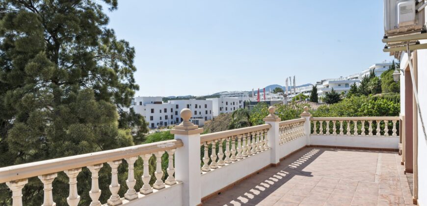 Spacious 6-Bedroom Villa with Sea & Mountain Views in Estepona