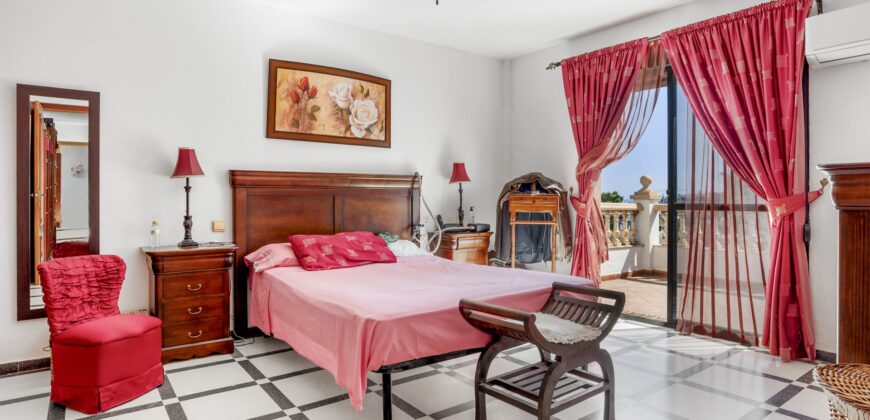 Spacious 6-Bedroom Villa with Sea & Mountain Views in Estepona