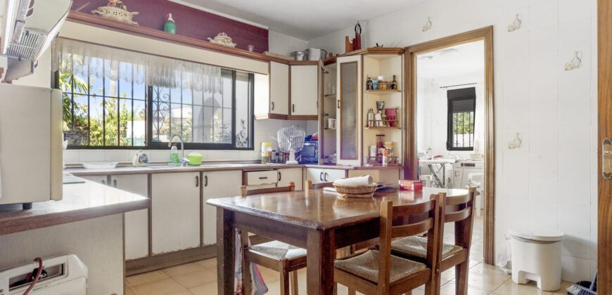 Spacious 6-Bedroom Villa with Sea & Mountain Views in Estepona