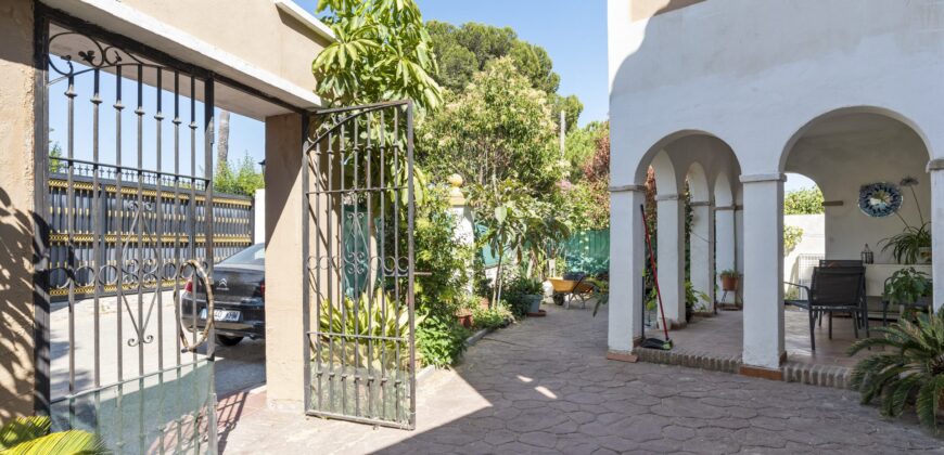 Spacious 6-Bedroom Villa with Sea & Mountain Views in Estepona