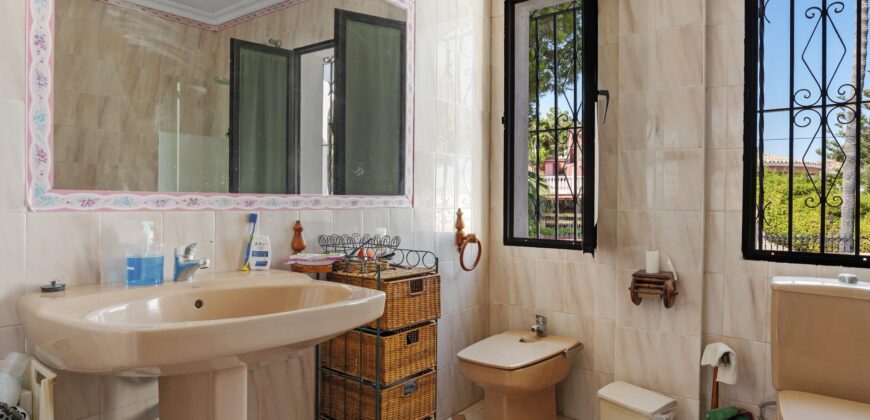Spacious 6-Bedroom Villa with Sea & Mountain Views in Estepona