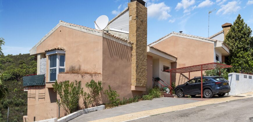 Charming Townhouse in Jardines de Lomas Alta, Forest Hills – Estepona