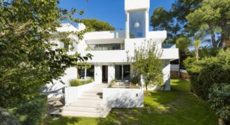 Luxurious 6-Bedroom Contemporary Villa with Stunning Ocean Views on the Beachfront of Nueva Andalucía