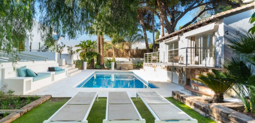 Luxurious 6-Bedroom Contemporary Villa with Stunning Ocean Views on the Beachfront of Nueva Andalucía
