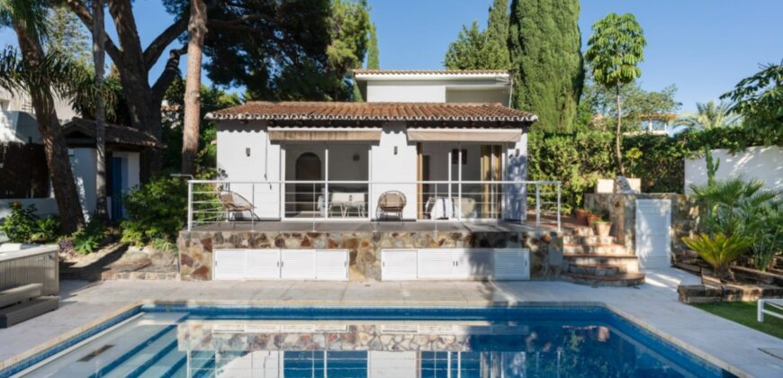 Luxurious 6-Bedroom Contemporary Villa with Stunning Ocean Views on the Beachfront of Nueva Andalucía
