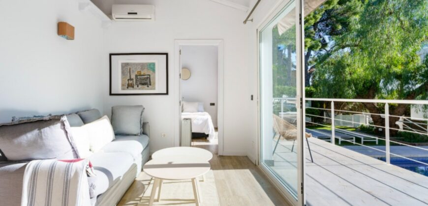 Luxurious 6-Bedroom Contemporary Villa with Stunning Ocean Views on the Beachfront of Nueva Andalucía