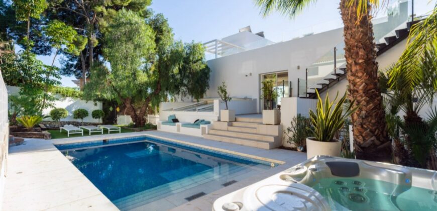 Luxurious 6-Bedroom Contemporary Villa with Stunning Ocean Views on the Beachfront of Nueva Andalucía