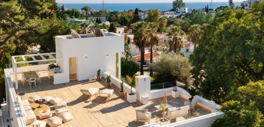 Luxurious 6-Bedroom Contemporary Villa with Stunning Ocean Views on the Beachfront of Nueva Andalucía