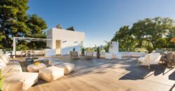 Luxurious 6-Bedroom Contemporary Villa with Stunning Ocean Views on the Beachfront of Nueva Andalucía