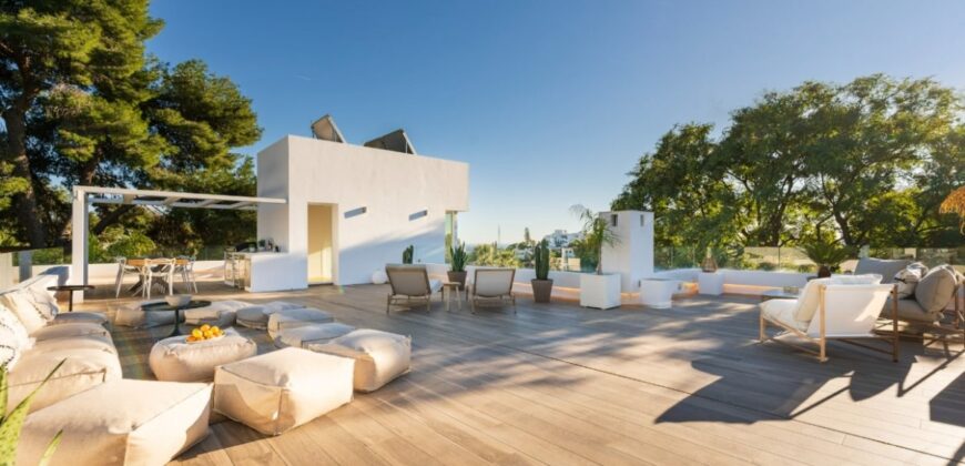 Luxurious 6-Bedroom Contemporary Villa with Stunning Ocean Views on the Beachfront of Nueva Andalucía