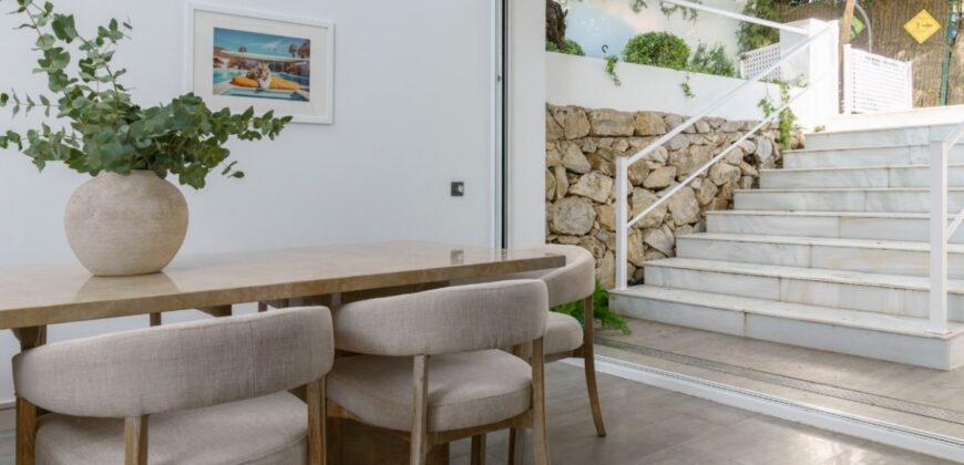 Luxurious 6-Bedroom Contemporary Villa with Stunning Ocean Views on the Beachfront of Nueva Andalucía