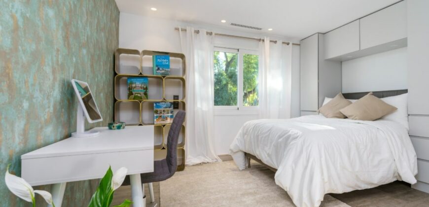Luxurious 6-Bedroom Contemporary Villa with Stunning Ocean Views on the Beachfront of Nueva Andalucía