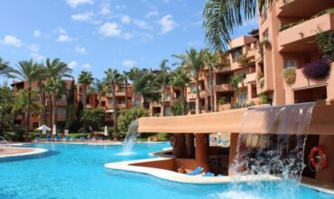 Luxurious 2-Bedroom Apartment in Oasis de Marbella – Marbella’s Golden Mile