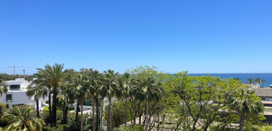 Luxurious 2-Bedroom Apartment in Oasis de Marbella – Marbella’s Golden Mile