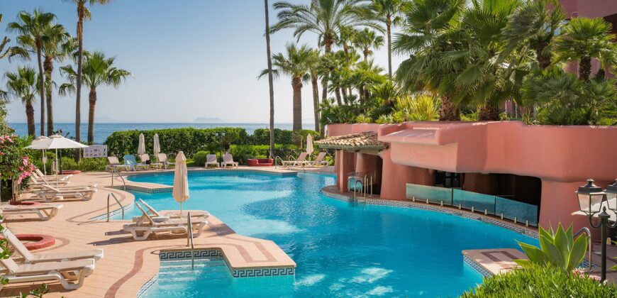Luxury Beachfront Apartment on the New Golden Mile