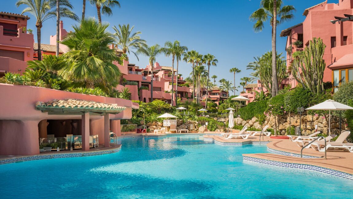 Luxury Beachfront Apartment on the New Golden Mile