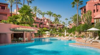 Luxury Beachfront Apartment on the New Golden Mile