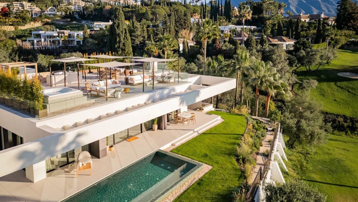 Amazing Villa with Golf View in Nueva Andalucía