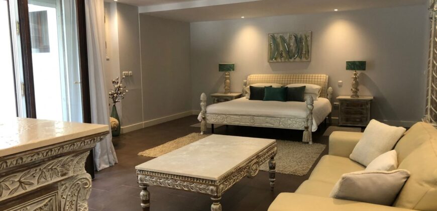 Stunning 6 Bedroom Villa Front Line Golf