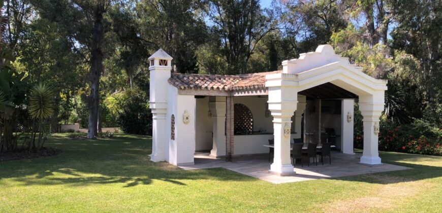 Stunning 6 Bedroom Villa Front Line Golf