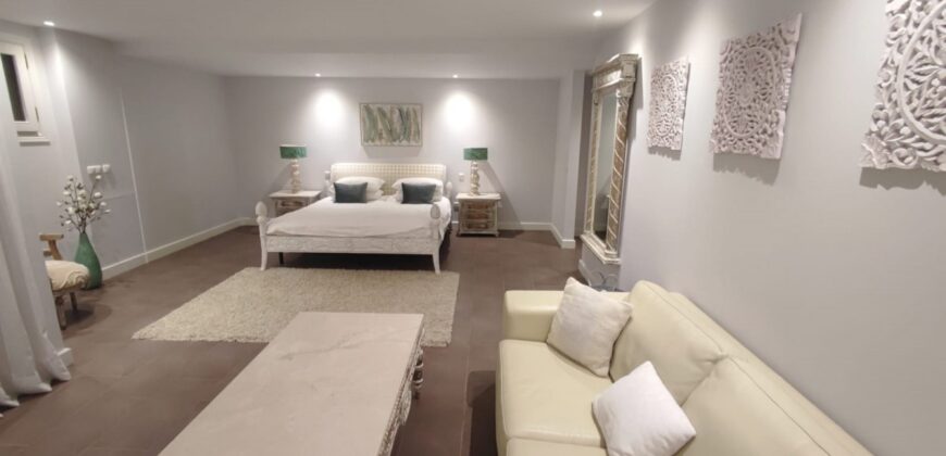 Stunning 6 Bedroom Villa Front Line Golf