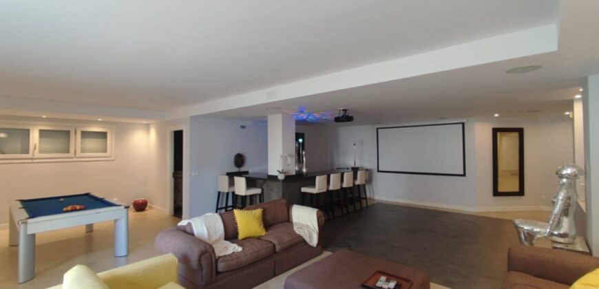 Stunning 6 Bedroom Villa Front Line Golf