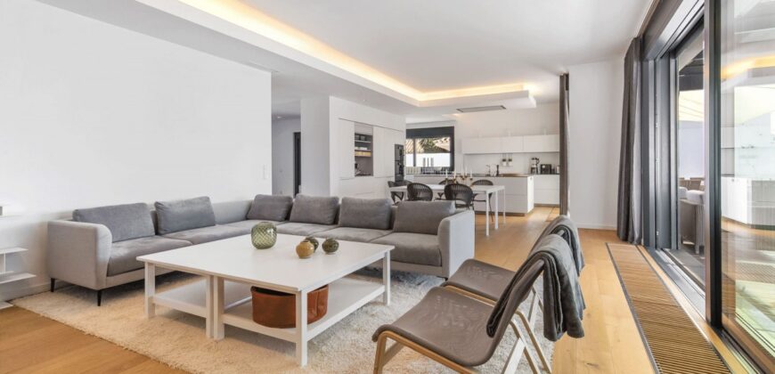 Modern Villa on the beach in Marbella