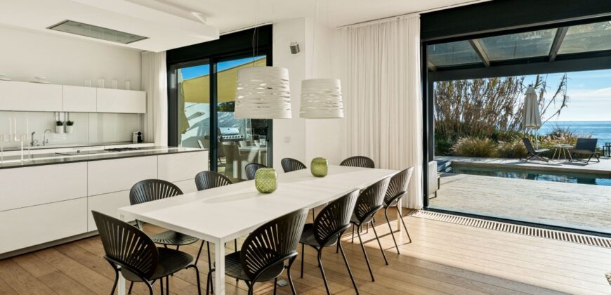 Modern Villa on the beach in Marbella