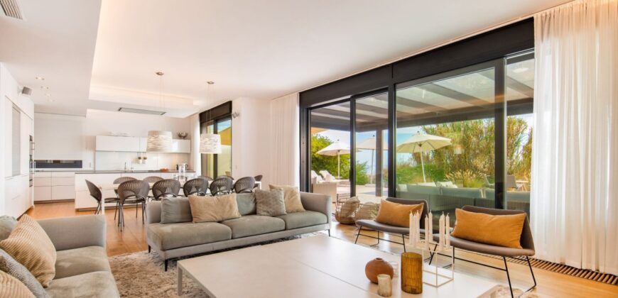 Modern Villa on the beach in Marbella
