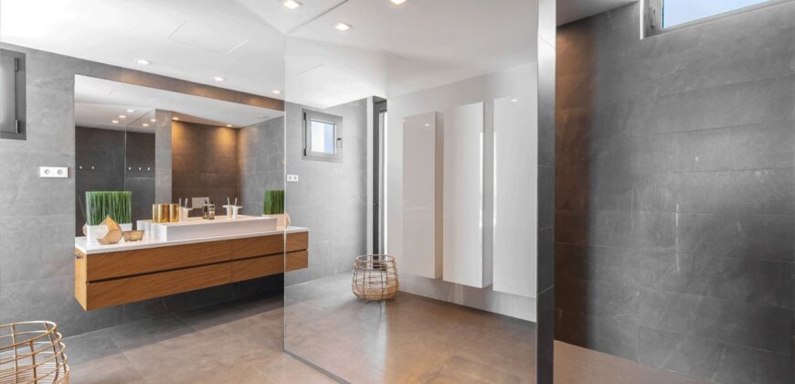 Modern Villa on the beach in Marbella