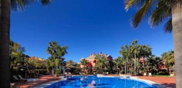 A wonderfully spacious duplex penthouse in Puerto Banus.