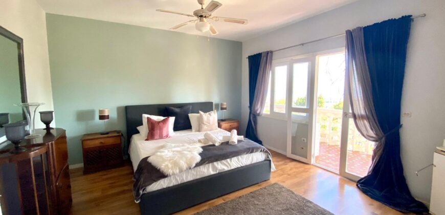 4-Bedroom Villa with Pool and Sea Views in the Hills of Marbella 4-Bedroom Villa with Pool and Sea Views in the Hills of Marbella