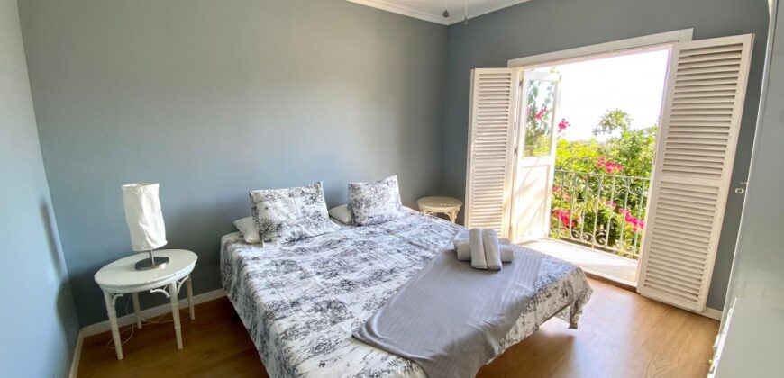 4-Bedroom Villa with Pool and Sea Views in the Hills of Marbella 4-Bedroom Villa with Pool and Sea Views in the Hills of Marbella