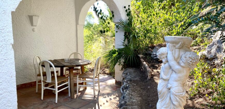 4-Bedroom Villa with Pool and Sea Views in the Hills of Marbella 4-Bedroom Villa with Pool and Sea Views in the Hills of Marbella