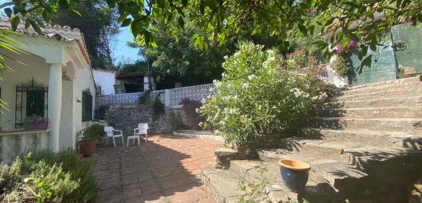 4-Bedroom Villa with Pool and Sea Views in the Hills of Marbella 4-Bedroom Villa with Pool and Sea Views in the Hills of Marbella
