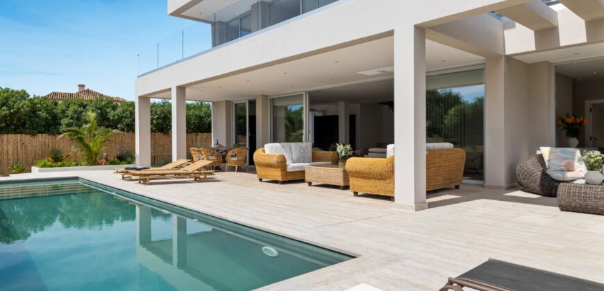 SAN PEDRO BEACH SIDE VILLA