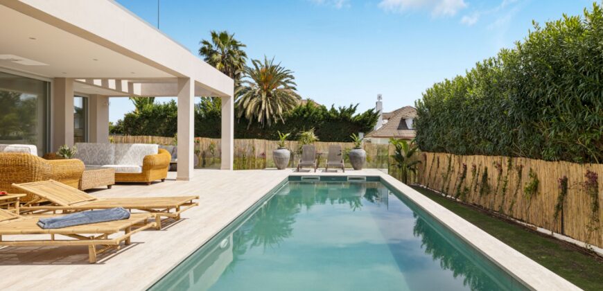 SAN PEDRO BEACH SIDE VILLA