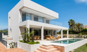 SAN PEDRO BEACH SIDE VILLA