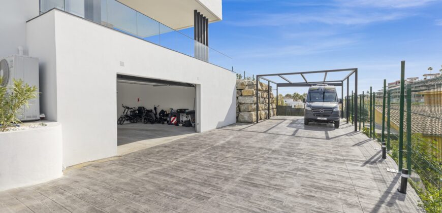 Striking Contemporary 4 bed Villa in Benahavís