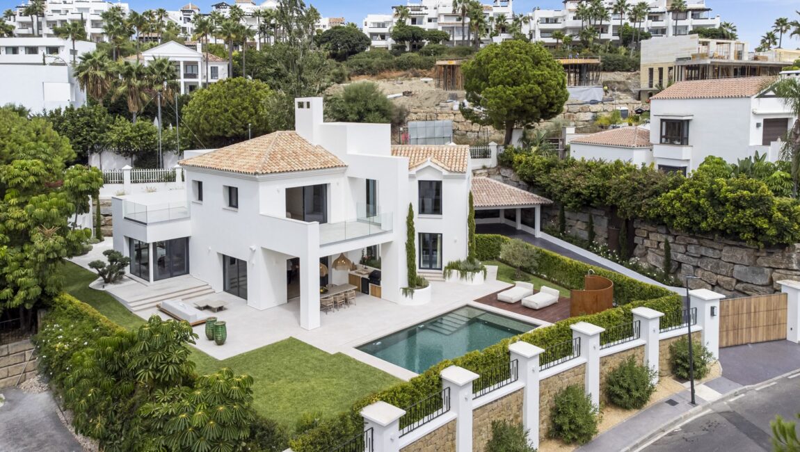 Elegant fully renovated 4-Bedroom Villa in Benahavís