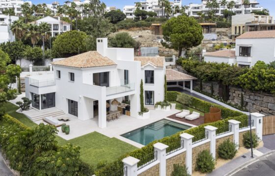 Elegant fully renovated 4-Bedroom Villa in Benahavís