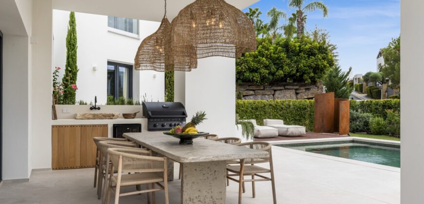 Elegant fully renovated 4-Bedroom Villa in Benahavís